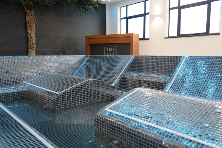 One Piece Luxury Tiled Spa Wide Blue Tile