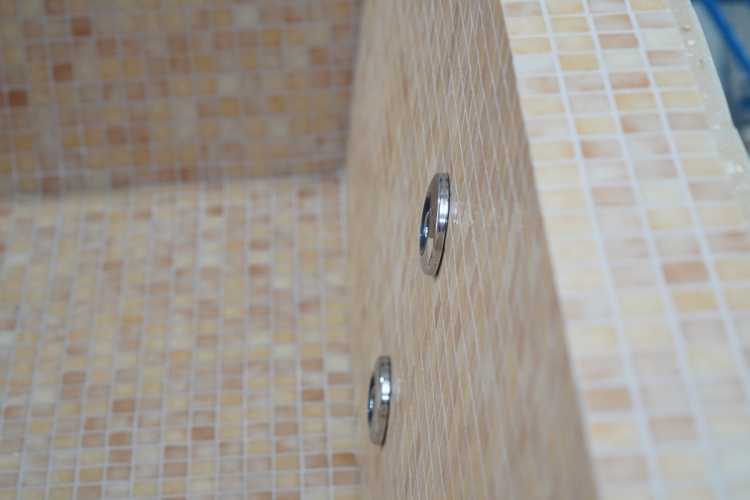 One Piece Luxury Tiled Spa Tan Tiles With Jets