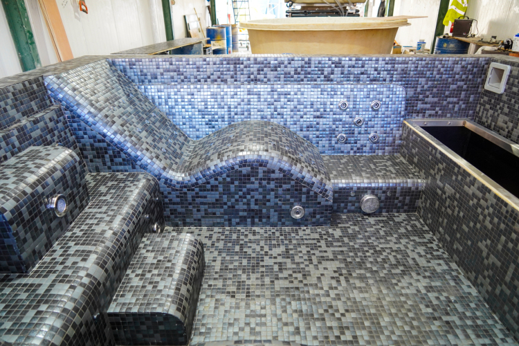 One Piece Luxury Tiled Spa With Built In Lounge Seat