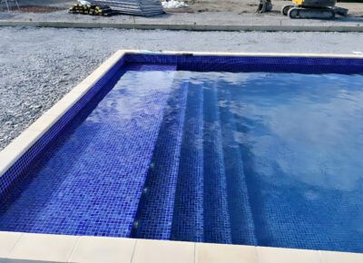 Fiberglass/Steel Hybrid Reinforced Pools